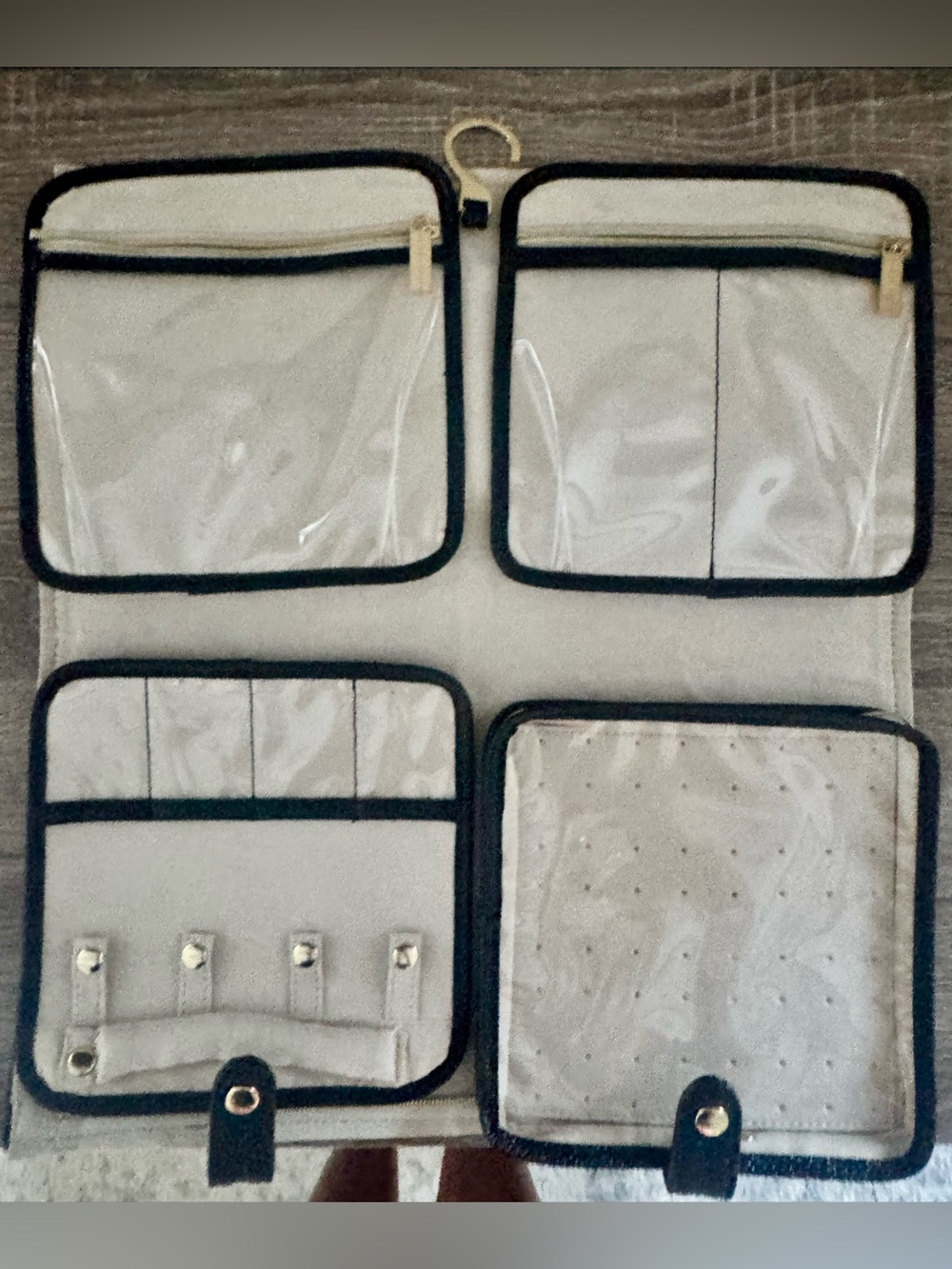 Kendra Scott Black Travel portfolio with Gold Logo - Picture 2 of 3